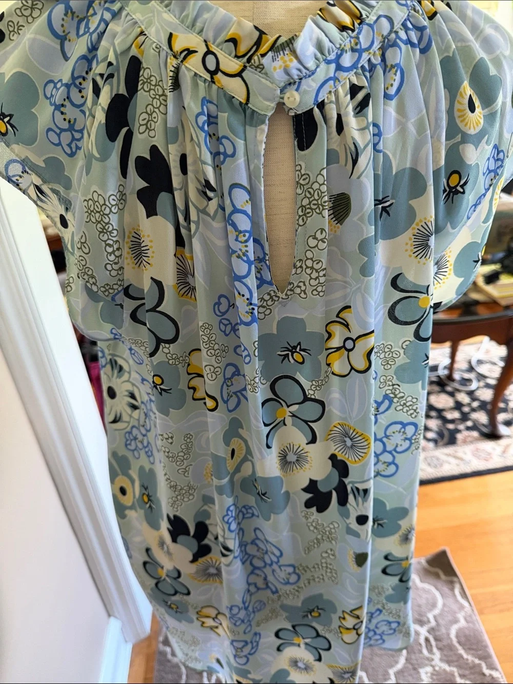 Like NEW Ann Taylor Light Blue Floral Ruffle-Sleeve Dress XL